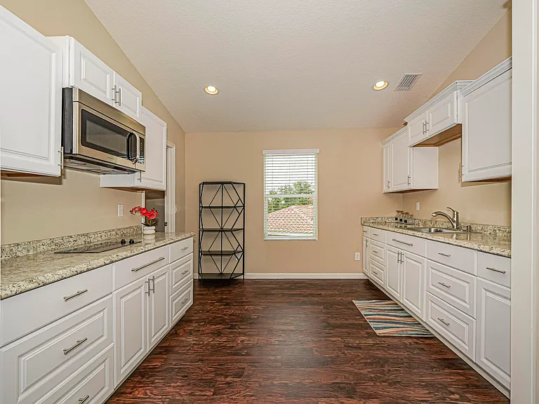 1750 Berkshire Cir SW — Photo 26