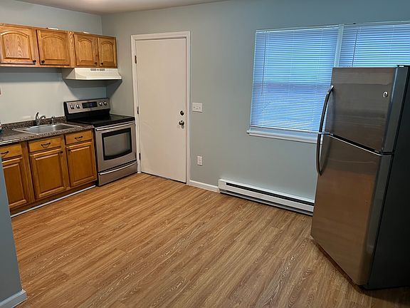 2nd image of 391 Mill Rock Rd #2
