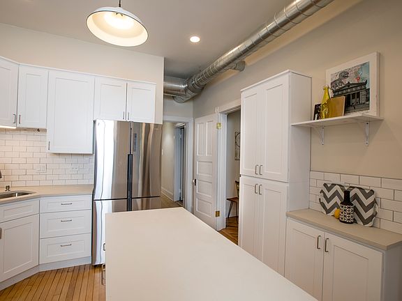 2nd image of 1037 N Damen Ave APT 2