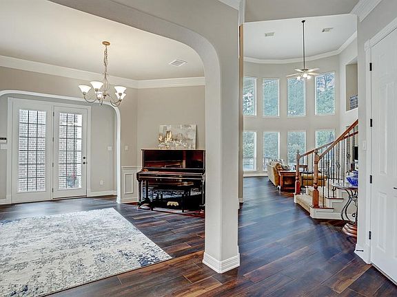 3rd image of 6111 Country Falls Ln