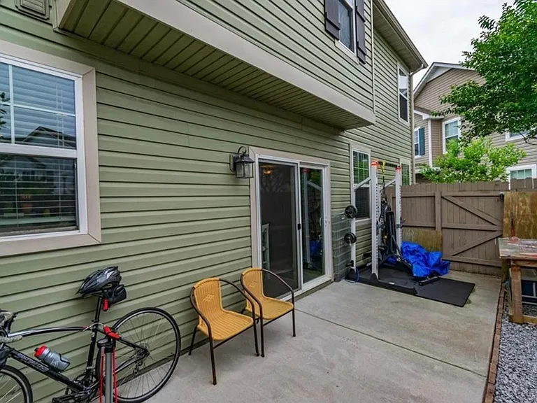 1752 Halesworth Ln — Photo 14