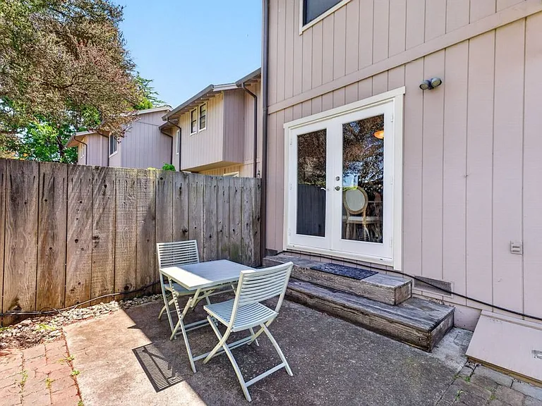 755 7th Ave — Photo 37