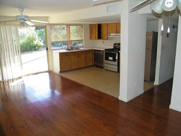 618 N Medford Dr — Photo 2