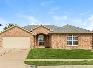 7501 Fossil Garden Dr, Arlington, TX 76002