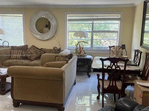 1305 W 53rd St APT 422, Hialeah, FL 33012