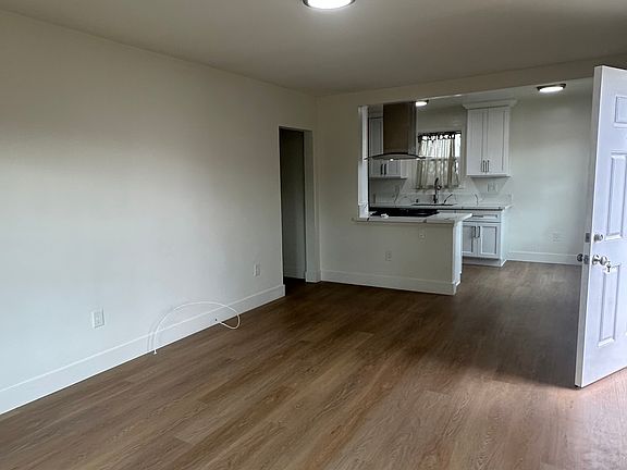 4th image of 1300 Armacost Ave #1