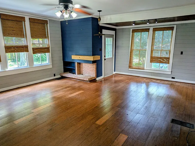 321 Elizabeth Ave — Photo 1
