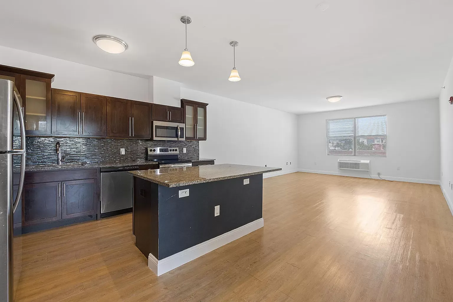 1 bed, 869 sqft, $2,395 — Photo 4