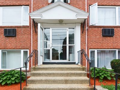 26 Carey Ave APT 8, Watertown, MA, 02472