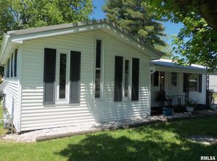 609 S Broadway St, Sesser, IL 62884