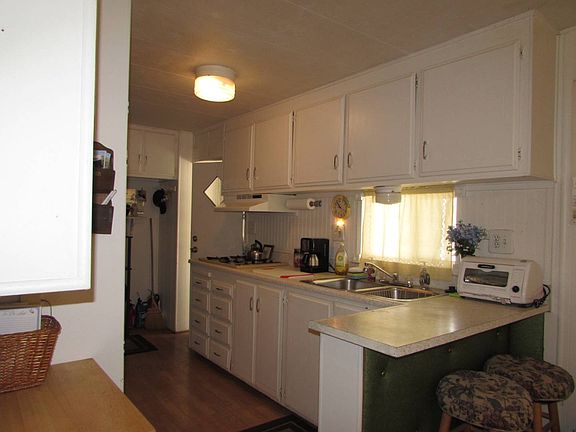 5th image of 260 E Bradley Ave Space 8
