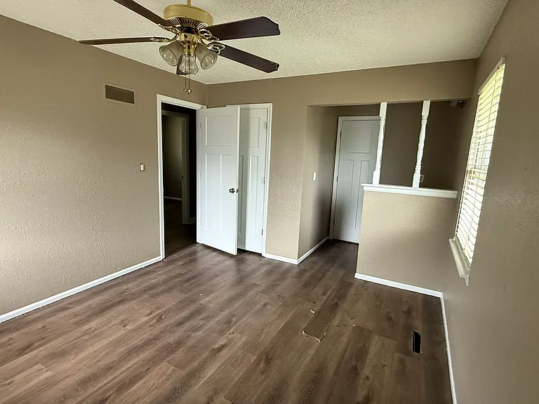 2508 SW 6th St — Photo 10
