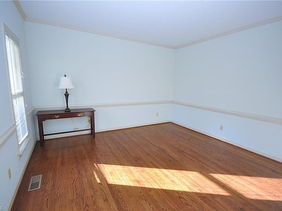 3rd image of 201 Worthland Ct