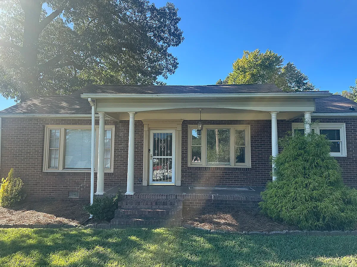 3 bed, 2074 sqft, $1,900 — Photo 1