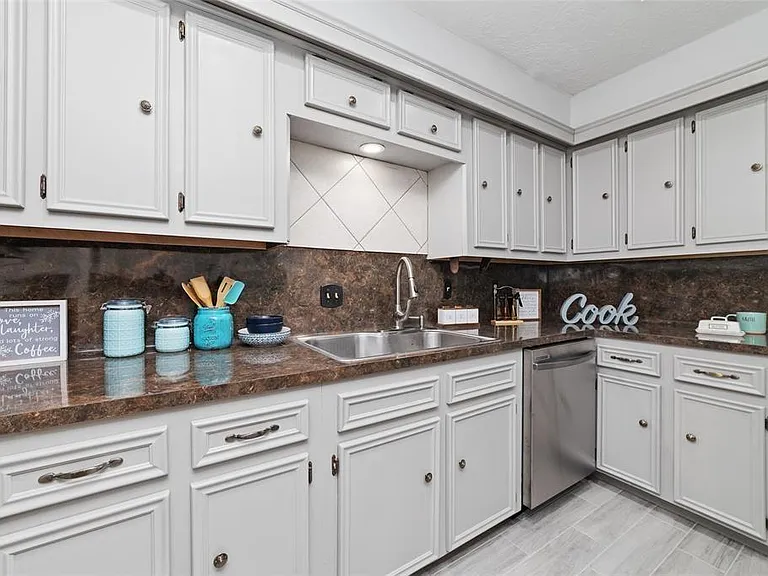 22122 Woodrose Dr — Photo 16