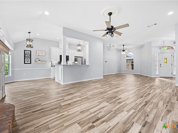 4th image of 513 Skyline Dr