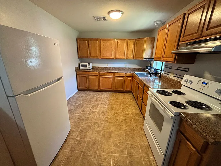 105 W Hurd St — Photo 5