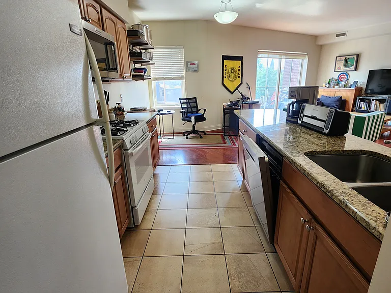 2318 N Milwaukee Ave #303 — Photo 2
