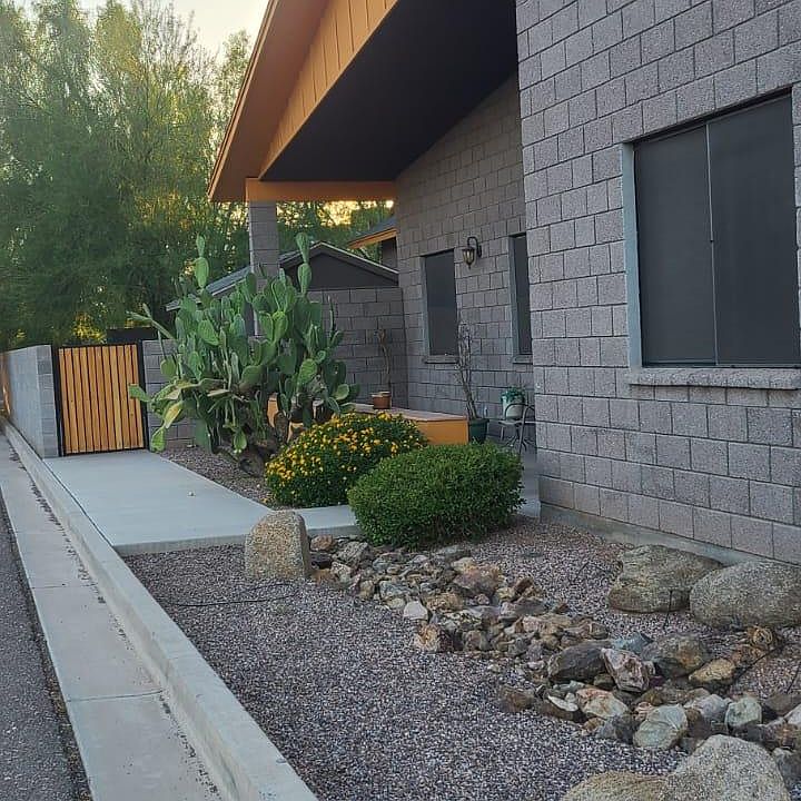 2nd image of 450 N Pleasant Dr