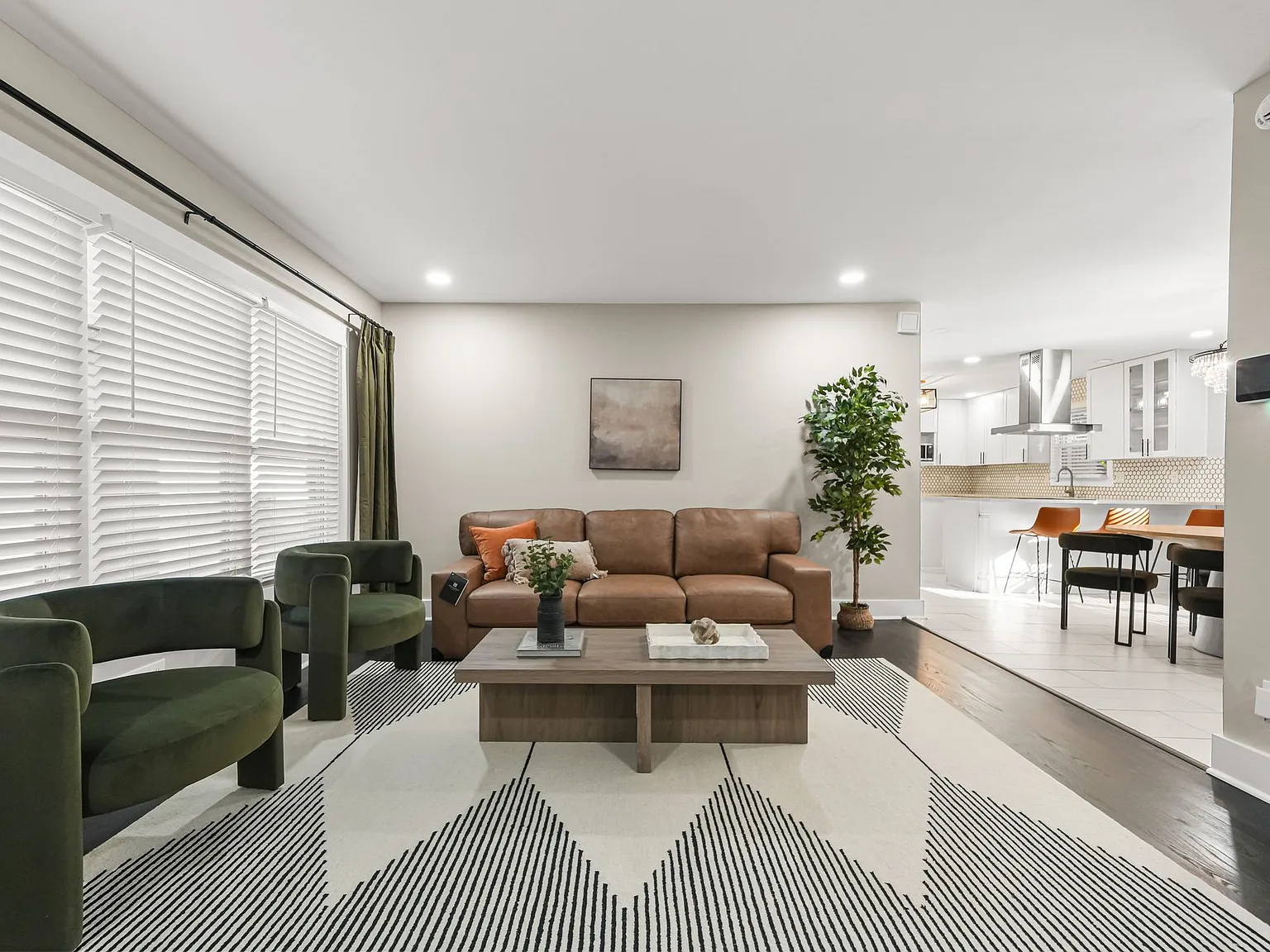 5 bed, 2740 sqft, $4,000 — Photo 1