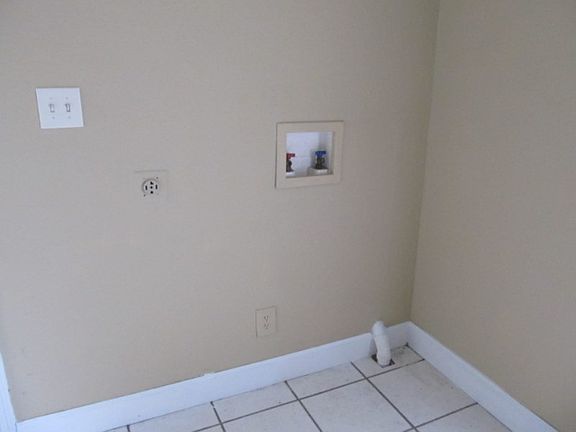 5th image of 210 W Warren Ave #A