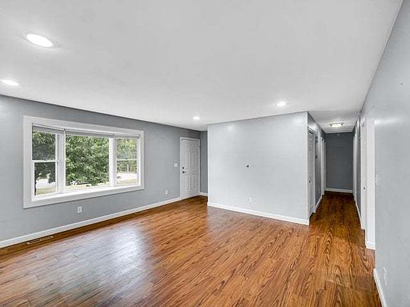 3rd image of 214 Locust Ave S