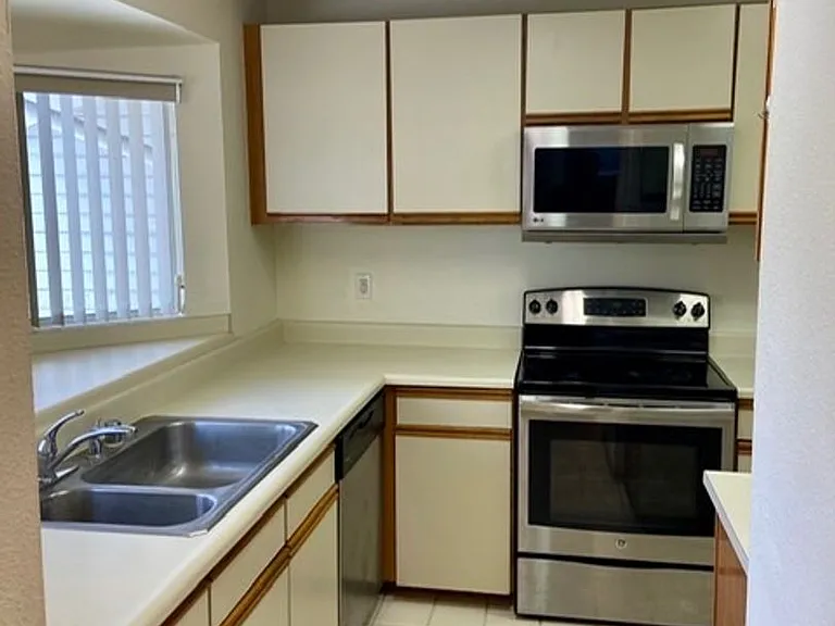 960 Prospect St #2 — Photo 10