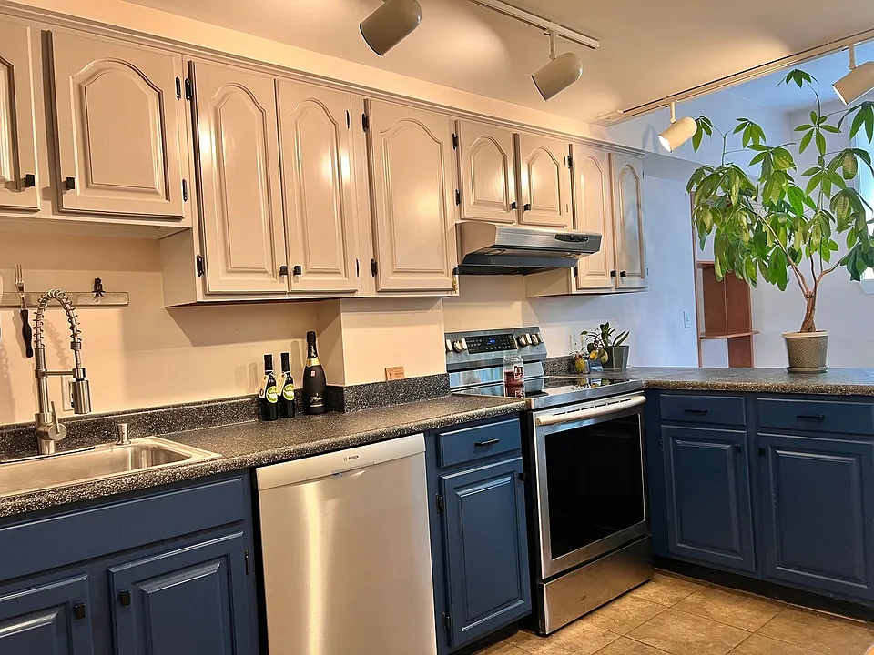 245 Broadway #106