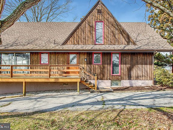 4th image of 68 Lake Meade Dr