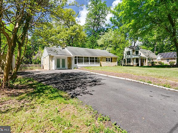 2nd image of 3812 Lake Blvd
