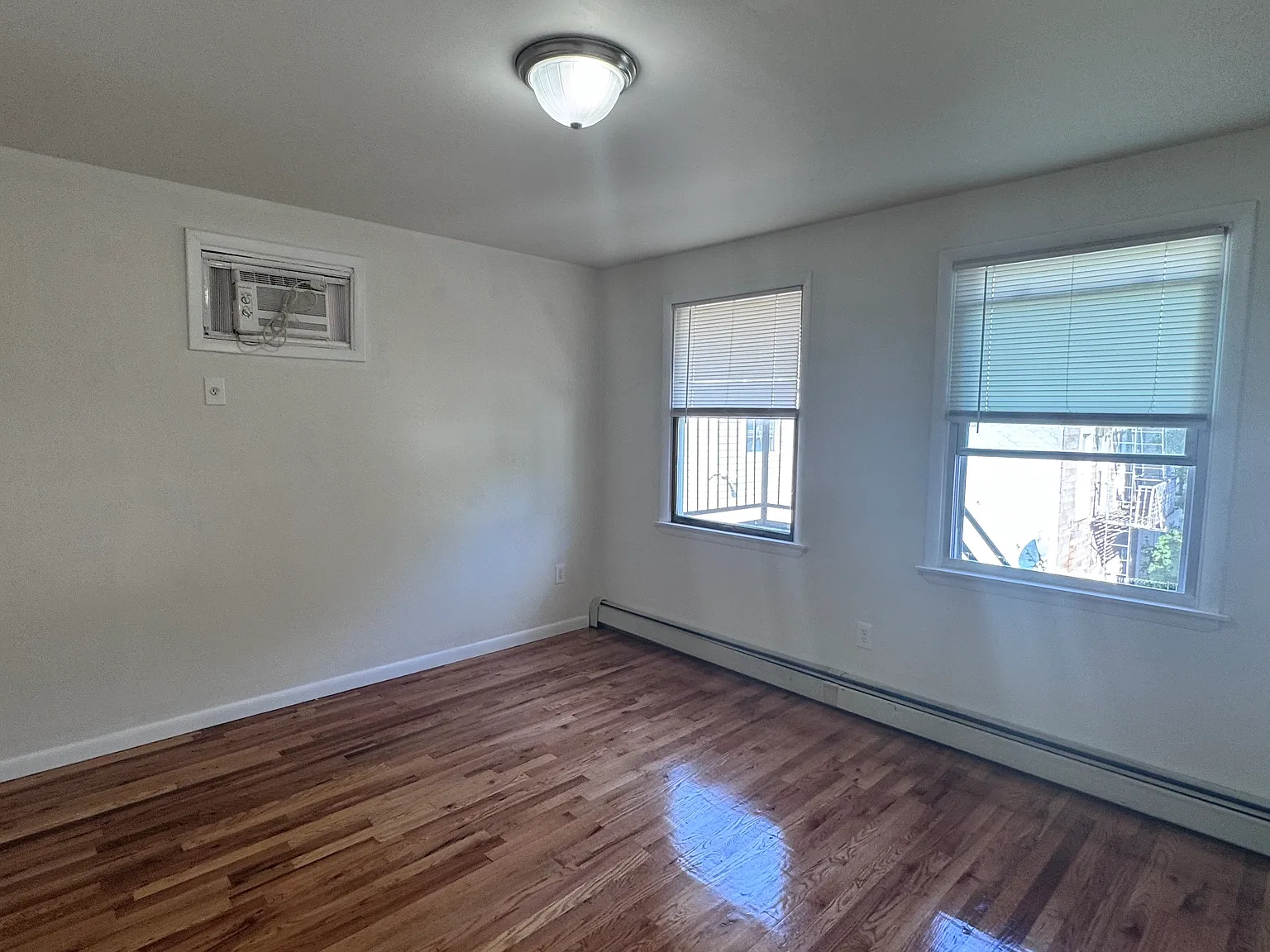 2 bed, 900 sqft, $2,100 — Photo 3