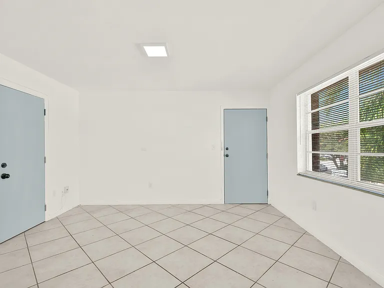 340 Madeira Ave #5 — Photo 5
