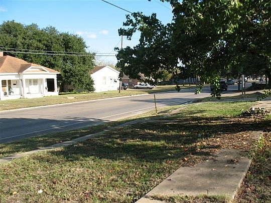 5th image of 1800 S College Ave