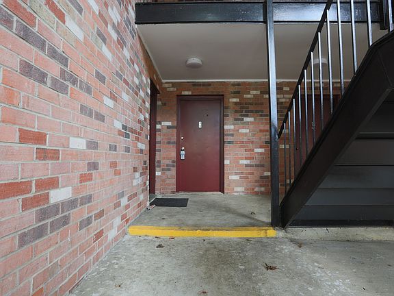 3rd image of 213 Victor Pkwy #213C