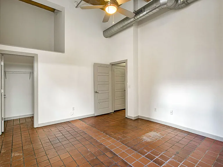 7 E Jackson St — Photo 11