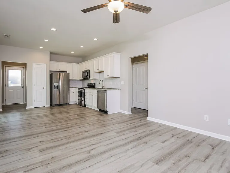 257 E Wilson St — Photo 5