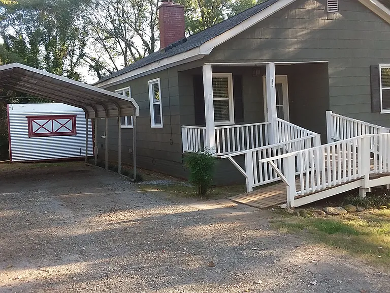 512 Belmont St — Photo 9