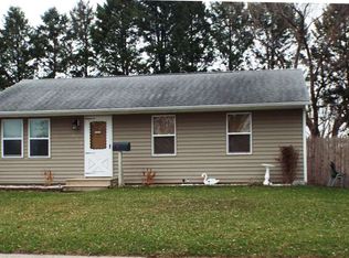 612 Greenbrier Rd, Waterloo, IA 50703