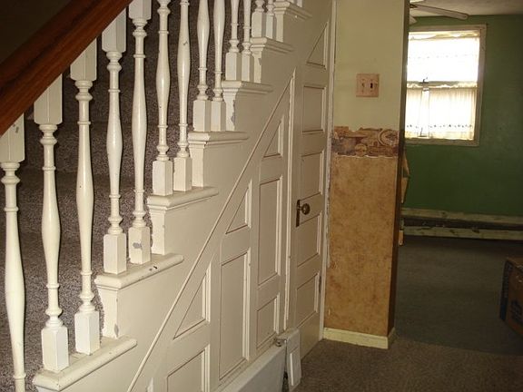 3rd image of 215 W Elk St