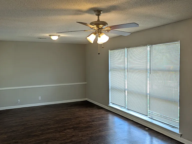 4800 Dunlap Dr — Photo 8