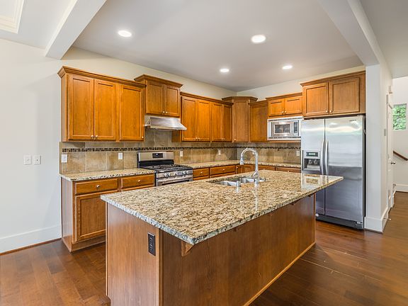 4th image of 553 Jericho Ave NE