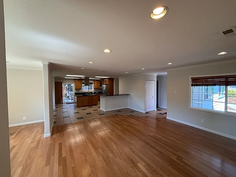 1637 Garnet Ln — Photo 6