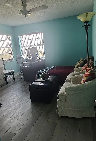 Guest bedroom/ office
