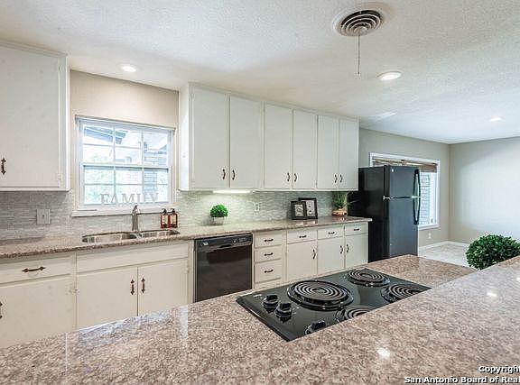 4th image of 114 Colebrook Dr