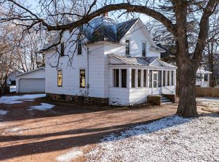 705 School St, Waupaca, WI 54981