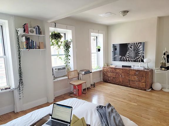 3rd image of 414 E 11th St #3