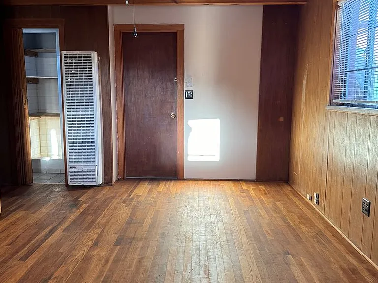 2210 W Alameda St — Photo 13