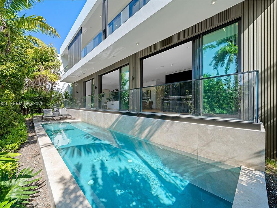 1st image of 291 Palm Ave
