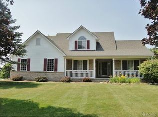 521 Sunrise Dr, Clarkston, MI 48348