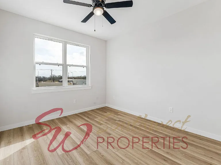 556 Galt Dr — Photo 14